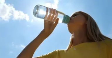 Fiéis se preparam para as procissões do Círio de Nazaré 2026 em Belém; médica Bárbara de Alencar alerta para hidratação, alimentação, proteção contra o sol, pausas durante a caminhada e atenção aos sinais de exaustão e queda de pressão.