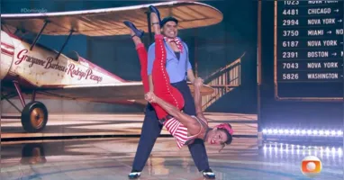 Dança dos Famosos 2026 teve apresentações de lindy hop, anúncio da gravidez de Gabi Cardoso e participação especial de Jeniffer Nascimento no Domingão com Huck deste domingo (18).