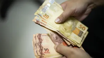 Bolsa Família: a quantia é resultado da soma do benefício básico com os adicionais previstos no programa de transferência de renda.