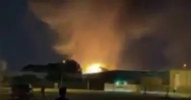 Irã reage aos bombardeios dos EUA contra navios no Estreito de Hormuz com ataques a Bahrein, Kuwait e Jordânia, elevando o risco de uma escalada regional no Oriente Médio.