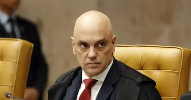Alexandre de Moraes criticou influenciadores digitais durante evento em São Paulo e voltou a defender o debate sobre o diploma de jornalismo.
