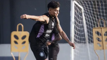 Tico, revelado pelo Remo, celebra sua estreia na Série A do Brasileiro. O jogador comenta sobre suas experiências e expectativas para o futuro.
