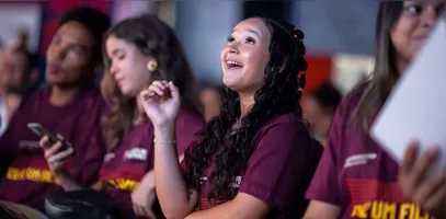 Uma câmera nas mãos de um jovem pode significar muito