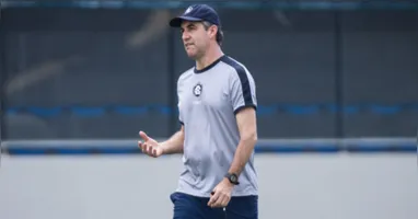 O técnico Léo Condé comandou o último treino do Remo antes do confronto contra o Bahia, pela 27ª rodada do Campeonato Brasileiro.