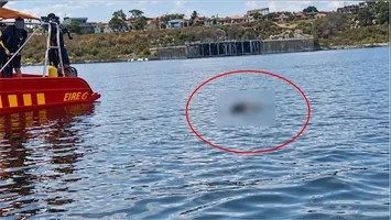 Mergulhadores do Corpo de Bombeiros e voluntários durante a força-tarefa de buscas nas águas do Lago de Tucuruí, no Pará.