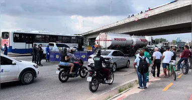 Imagem ilustrativa da notícia Colisão entre carreta e motocicleta deixa dois mortos na BR-316