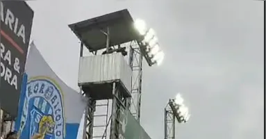 Cabine está tremendo e quase o cinegrafista cai