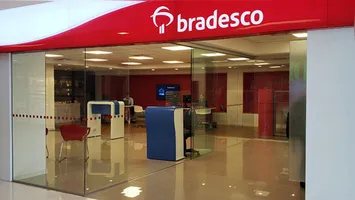 Bradesco fecha 324 agências e demite 2,4 mil funcionários em 2026. Entenda as razões e o impacto dessas mudanças no setor bancário.