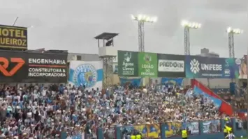 Súmula da partida Brusque x Paysandu revela falhas de segurança que levaram à interrupção do jogo e sua retomada sem público no dia seguinte.