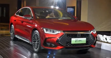 A BYD apresentou na China um novo carro elétrico capaz de rodar mais de 1.000 km com uma única carga.