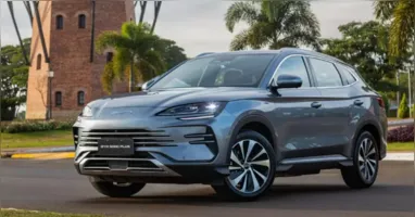 A presença de 16 marcas chinesas mostra como o mercado automotivo brasileiro mudou rapidamente, com elétricos, híbridos e SUVs como o BYD Song Plus ganhando cada vez mais espaço entre os consumidores.
