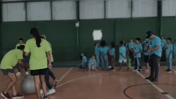Evento nacional reuniu cerca de 250 crianças e jovens em oficinas de badminton, esgrima e futebol de cinco no núcleo Cidade Nova.