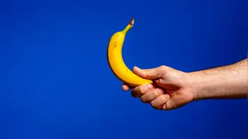 Causa principal está associada a microtraumas na ereção; quadro provoca impactos físicos e psicológicos.