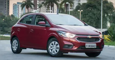 Comprar um carro usado por até R$ 50 mil ainda é possível. O Onix está entre as opções que podem aparecer nessa faixa.