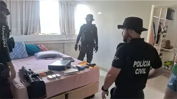 Delegado Vinícius Cardoso, titular da DECA de Marabá, detalha operação que prendeu suspeito de aplicar golpe da "meia para".