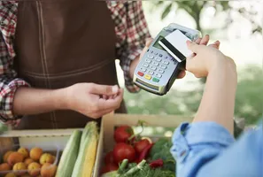 Com a nova regra, o consumidor terá mais opções para utilizar o saldo do Vale-alimentação e refeição.