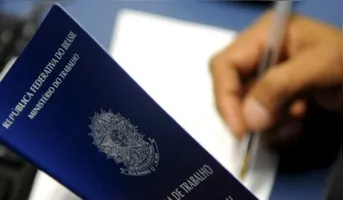 A PEC do fim da escala 6x1 avançou no Senado e prevê dois dias de descanso e redução gradual da jornada de 44 para 40 horas semanais, sem redução de salário.