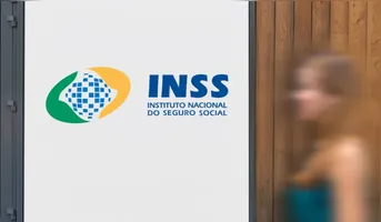 Revisão do INSS pode aumentar o valor da aposentadoria em alguns casos. Veja quais períodos, contribuições e informações podem ser analisados pelo segurado.