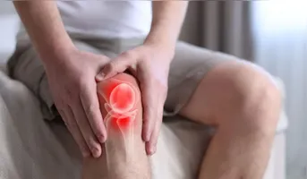 O caldo de ossos, principalmente com tutano, ajudam na produção colágeno