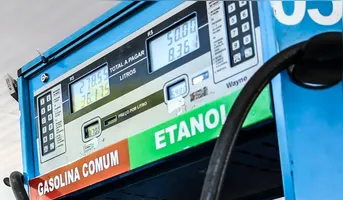 A proposta não elimina a obrigatoriedade da gasolina C, que já possui percentual de etanol definido pela legislação federal