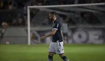 Segundo a súmula do árbitro Wilton Pereira Sampaio, Poveda disse à equipe de arbitragem: "vocês são fracos e tendenciosos".