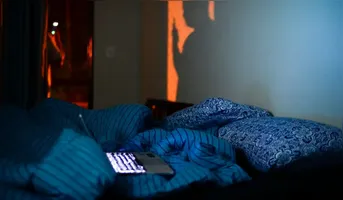 Em casos do tipo, o mais importante é não transformar o despertar em um momento de alerta, ansiedade ou cobrança.