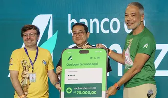 Durante o jantar, o presidente do Banco da Amazônia, Luiz Lessa, foi responsável pelo ato simbólico de entrega do valor arrecadado.