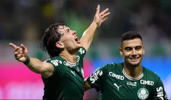 Com uma marcação muito mais compacta, a equipe anfitriã controlou o domínio da bola e ainda contou com o fato de o rival esperar para dar um possível bote apenas no próprio campo de defesa.
