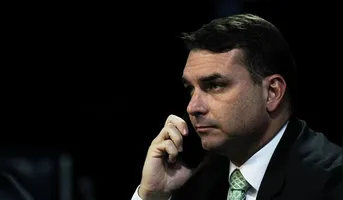 Flávio disse que a campanha vive um momento favorável, mas pediu aos aliados que evitem o clima de "já ganhou".