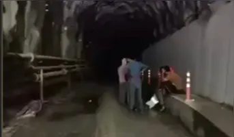 A suspeita é que os trabalhadores tenham buscado abrigo ou ficado presos nos túneis usados para transportar a água dos rios do Himalaia até as turbinas.