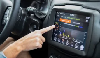 Resolução não libera uso de celular durante a condução.