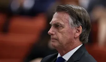 Ex-presidente está em prisão domiciliar após ser condenado a 27 anos e 3 meses