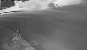 Adolescente morreu após colidir contra uma parede.
