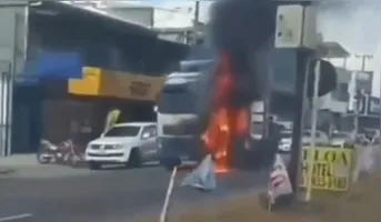 A carreta pegou fogo em trecho movimentado da BR-316, em Castanhal
