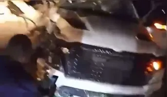 A caminhonete ficou destruída e o prefeito gravemente ferido no acidente