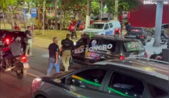Câmeras registraram o momento em que o apoiador de Flávio Bolsonaro é abordado