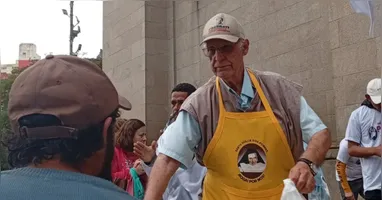 Padre Júlio Lancellotti é conhecido pela atuação em defesa da população em situação de rua em São Paulo