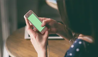 WhatsApp testa ferramenta de inteligência artificial para identificar possíveis tentativas de golpe em conversas.