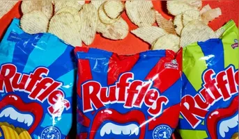 A companhia fechou três fábricas, reduziu postos de trabalho e começou a retirar de produção produtos e versões com desempenho comercial considerado abaixo do esperado.