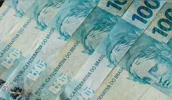 Prêmio estimado de R$ 300 milhões da Lotofácil da Independência permite imaginar diferentes formas de transformar a fortuna em bens de luxo.