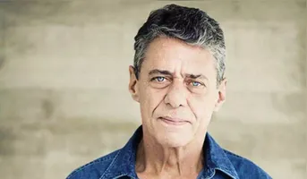Chico Buarque e Raí estão entre os signatários de manifesto publicado pelo jornal francês Le Monde sobre as eleições brasileiras.