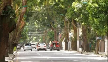 Camada de asfalto da Avenida Nazaré será retirada após desníveis dificultarem a circulação de pedestres.