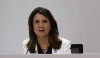 Ana Toni, diretora-executiva da COP30, durante entrevista sobre os desafios da agenda climática internacional.