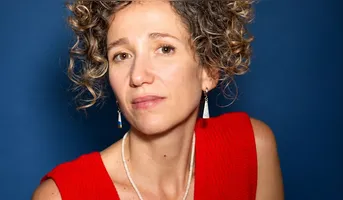 Rita Carelli lança em Belém o livro O mundo fora da pedra, que une memórias da infância entre os Enawene Nawe à investigação sobre o assassinato de Vicente Cañas.