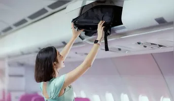 Nos voos internacionais, as regras para o transporte de líquidos podem variar conforme o aeroporto, o país de destino e a companhia aérea.