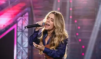 Nas redes sociais, a cantora alegou disse que o pouso ocorreu com segurança.