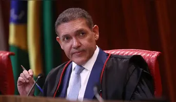 Na representação, o parlamentar acusa o magistrado de crime de responsabilidade por sua atuação em processos que, segundo a denúncia, teriam interesse para o Banco Master