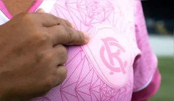 Acompanhados por pacientes que estão tratamento ou em remissão, 50 balões rosas serão soltos após o Hino Nacional.
