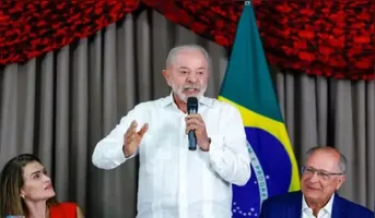 Segundo Lula, o dinheiro acumulado ao longo da formação poderá ajudar os recém-formados a dar os primeiros passos na carreira profissional