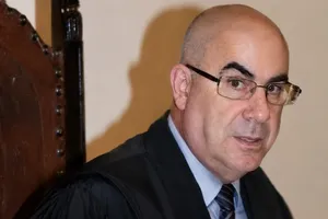 Mesmo afastado das funções há 13 anos, o desembargador recebeu R$ 44 mil líquidos em julho.